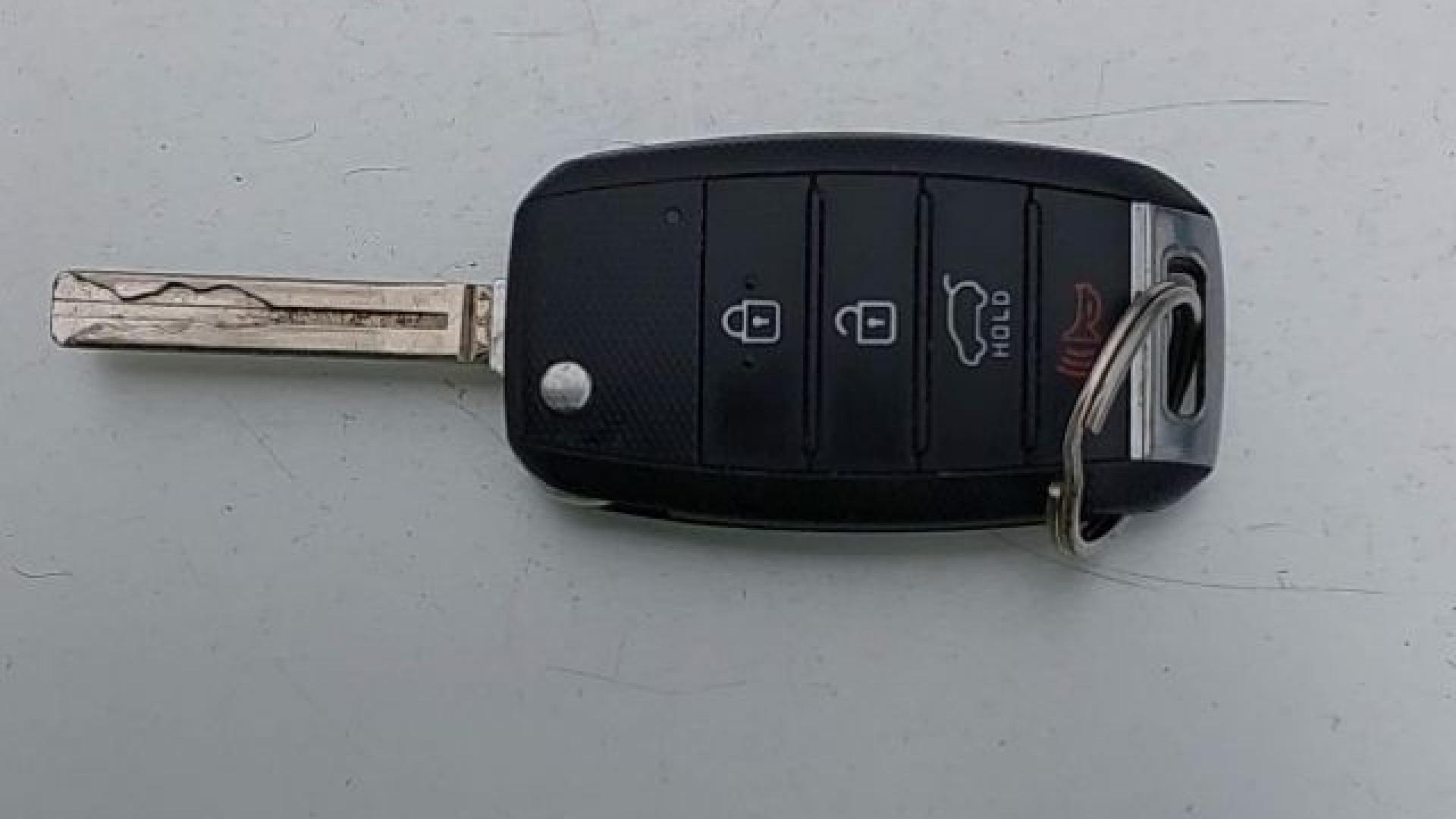 Kia - Sportage - 2019 - White - 38607736