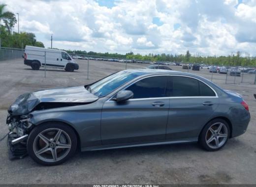 Mercedes - C300 - 2018 - Grey - 39749863