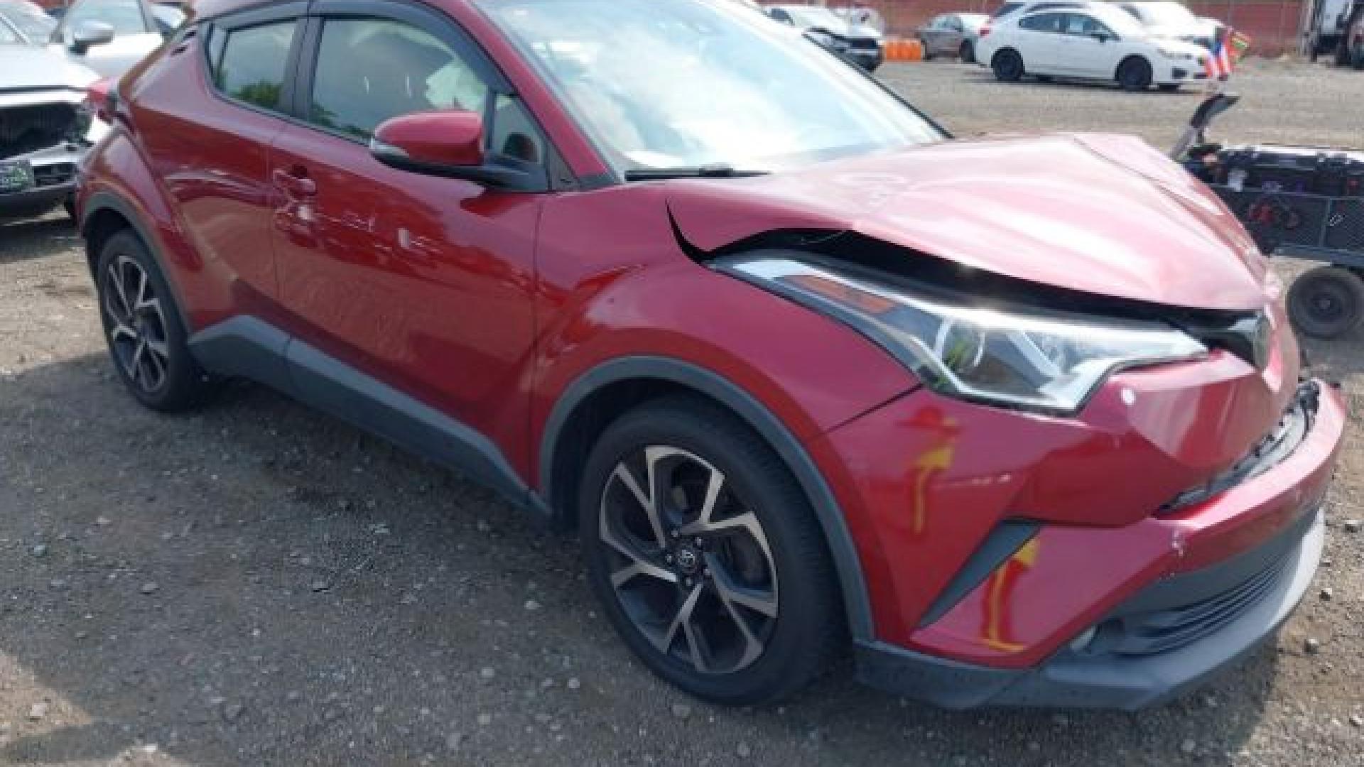 Toyota  - C-Hr  - 2018 - Red - 40342578