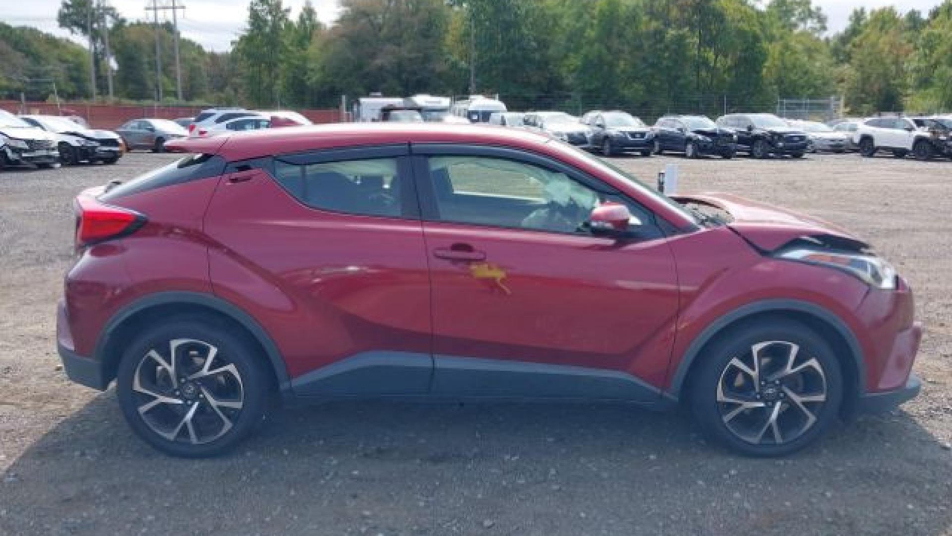Toyota  - C-Hr  - 2018 - Red - 40342578