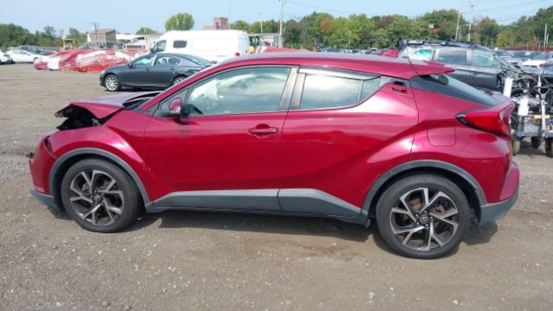 Toyota  - C-Hr  - 2018 - Red - 40342578