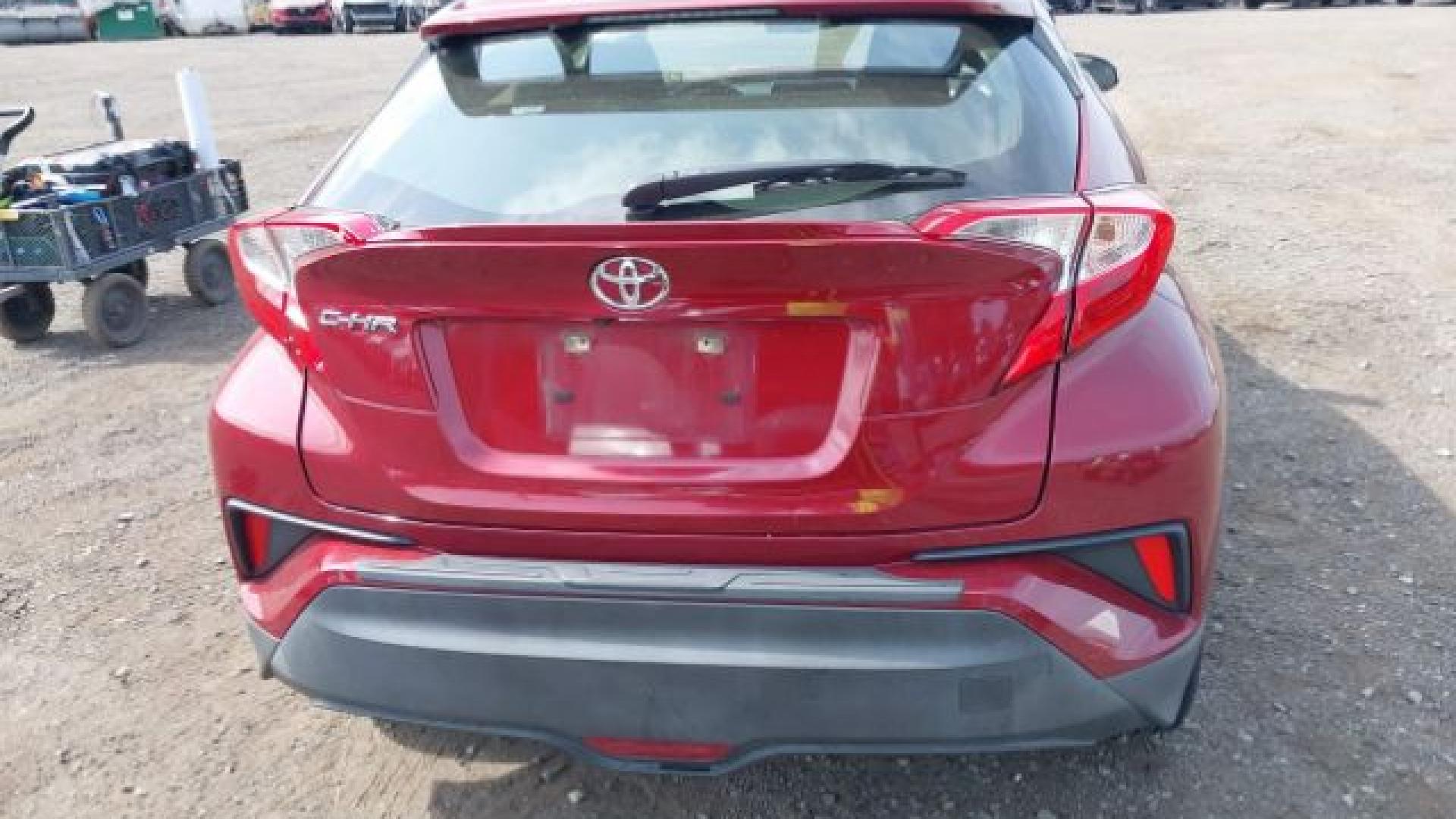 Toyota  - C-Hr  - 2018 - Red - 40342578