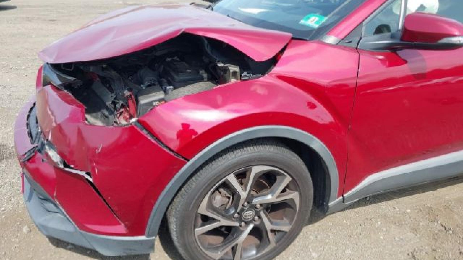 Toyota  - C-Hr  - 2018 - Red - 40342578