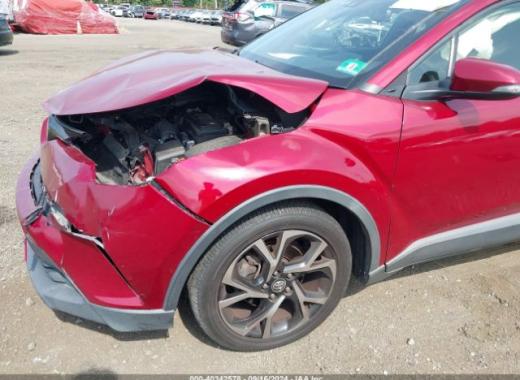 Toyota  - C-Hr  - 2018 - Red - 40342578