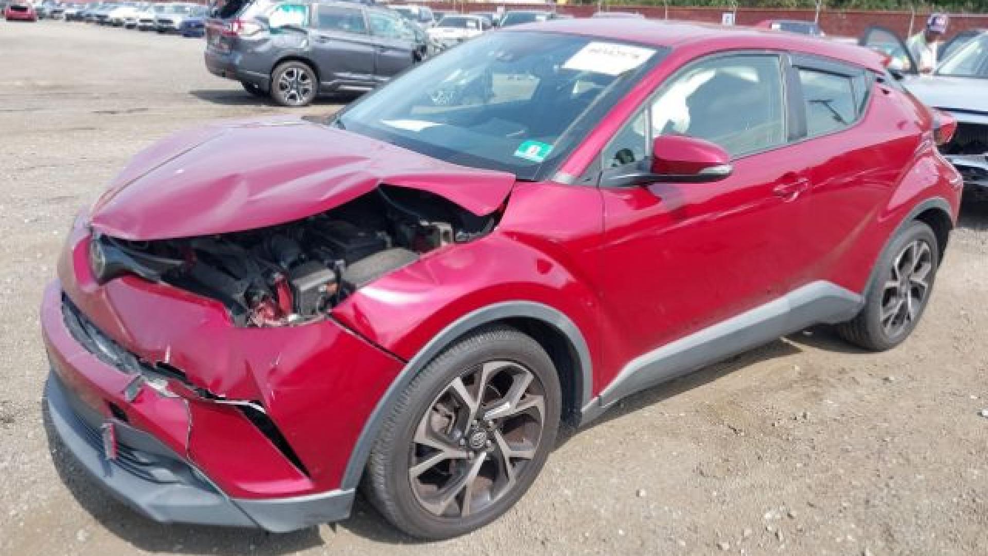 Toyota  - C-Hr  - 2018 - Red - 40342578
