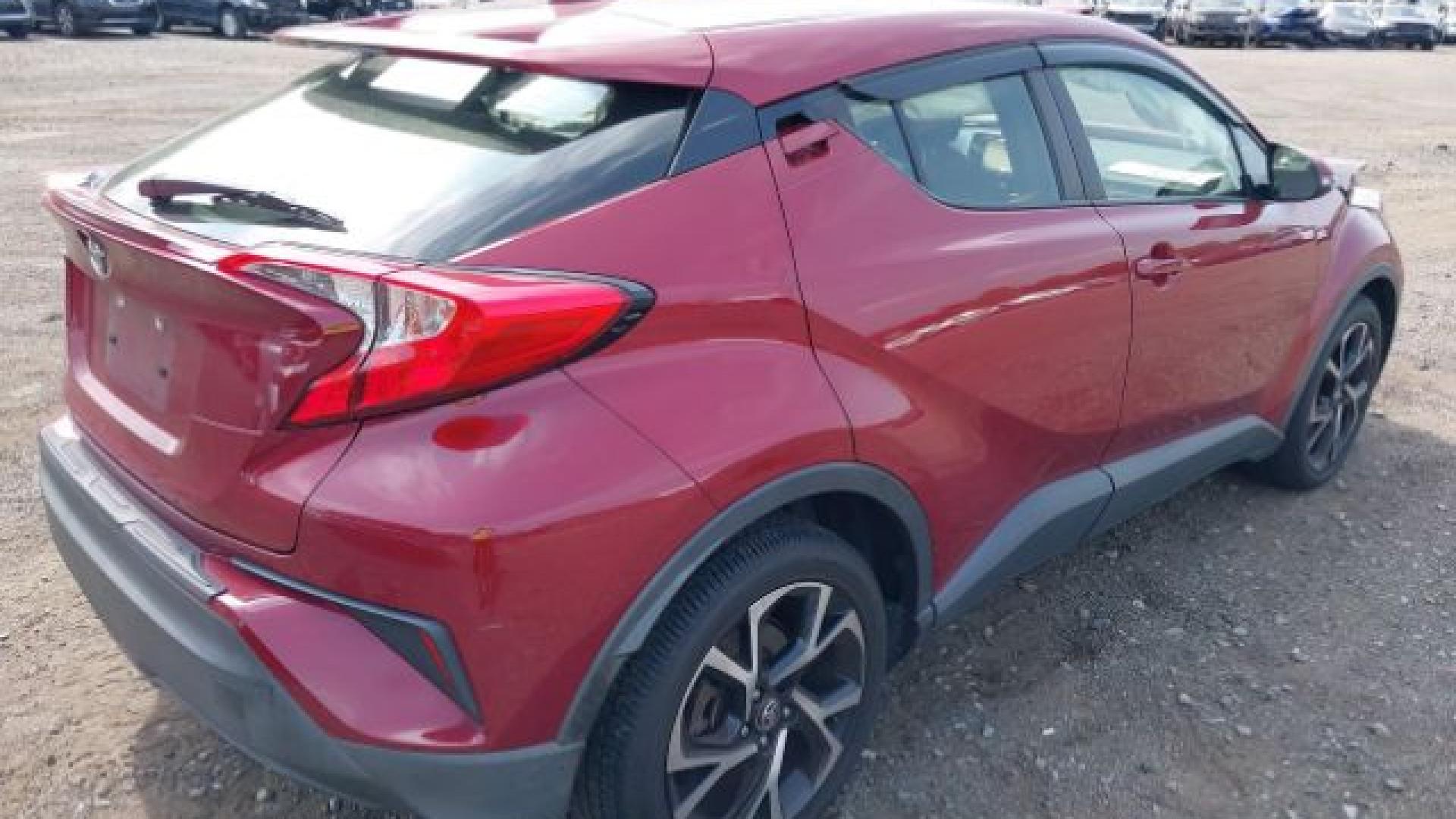 Toyota  - C-Hr  - 2018 - Red - 40342578