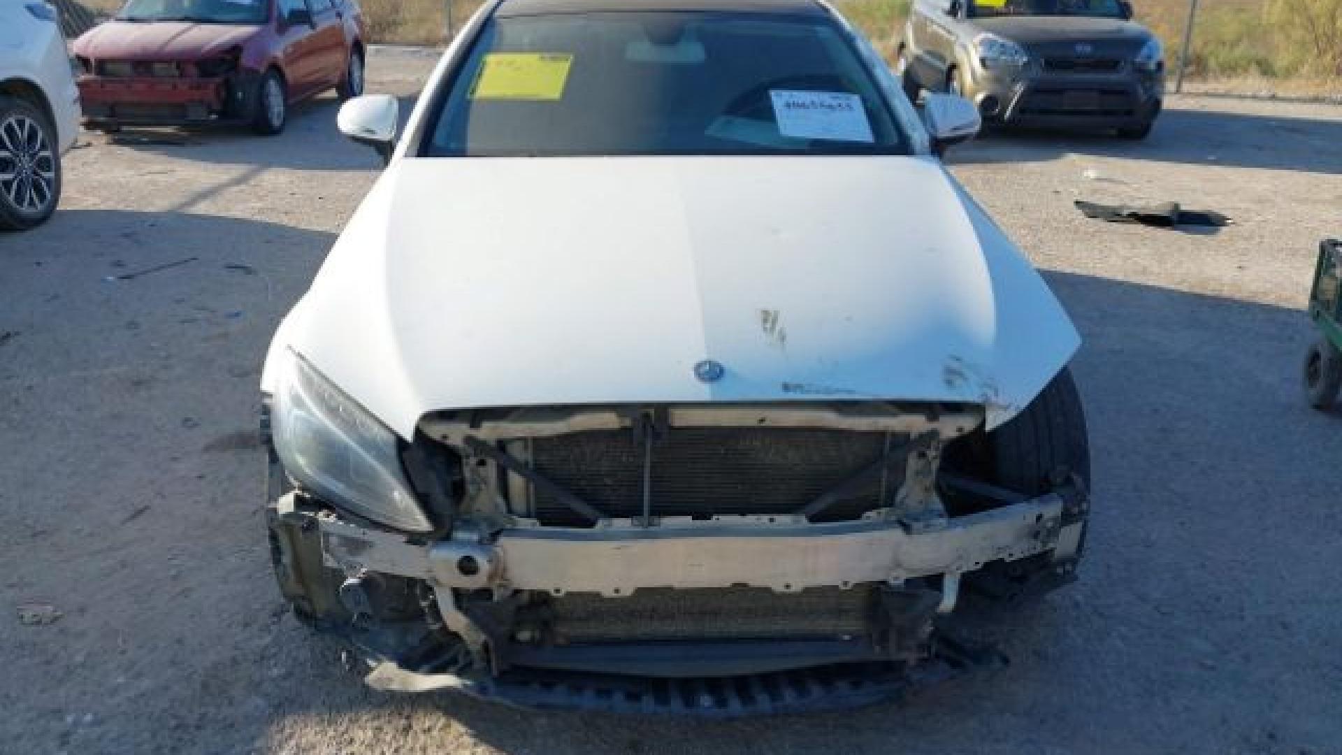 Mercedes - C300 - 2017 - White - 40655655