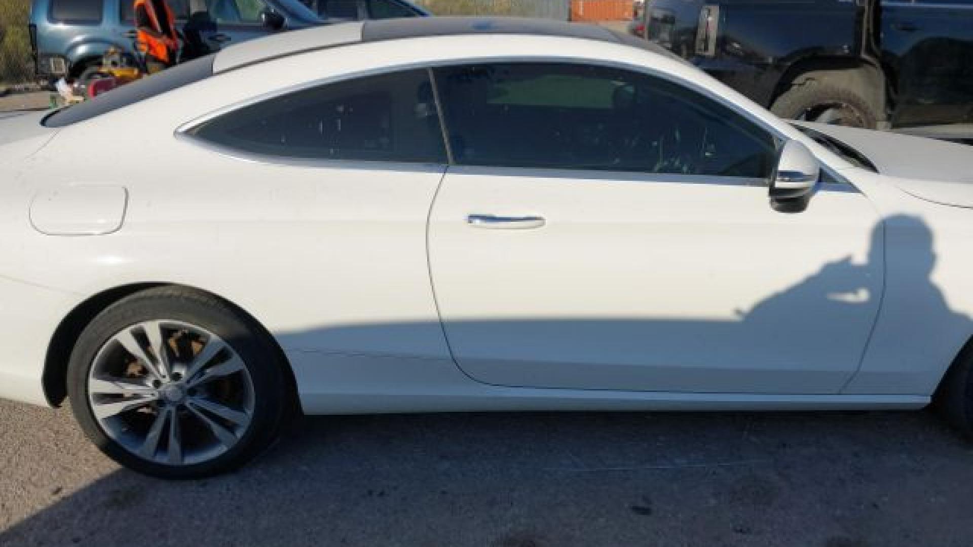 Mercedes - C300 - 2017 - White - 40655655