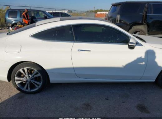Mercedes - C300 - 2017 - White - 40655655