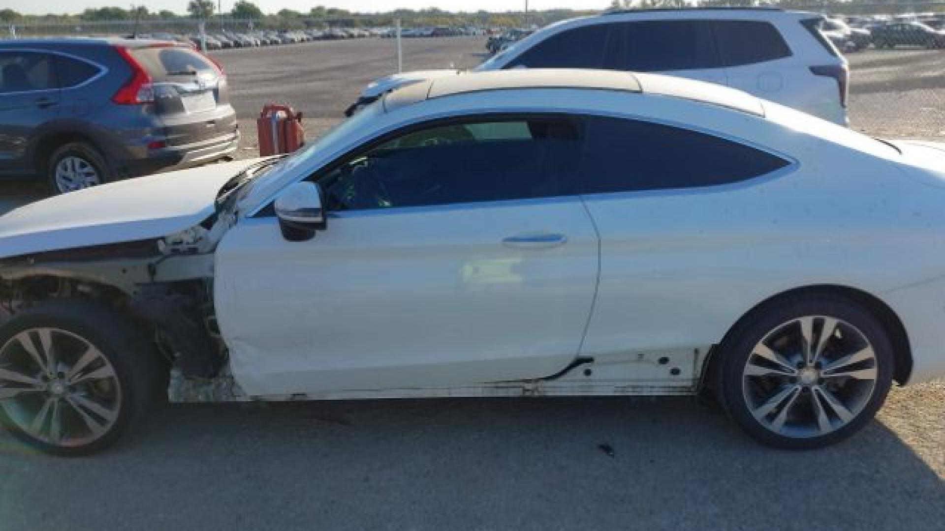 Mercedes - C300 - 2017 - White - 40655655