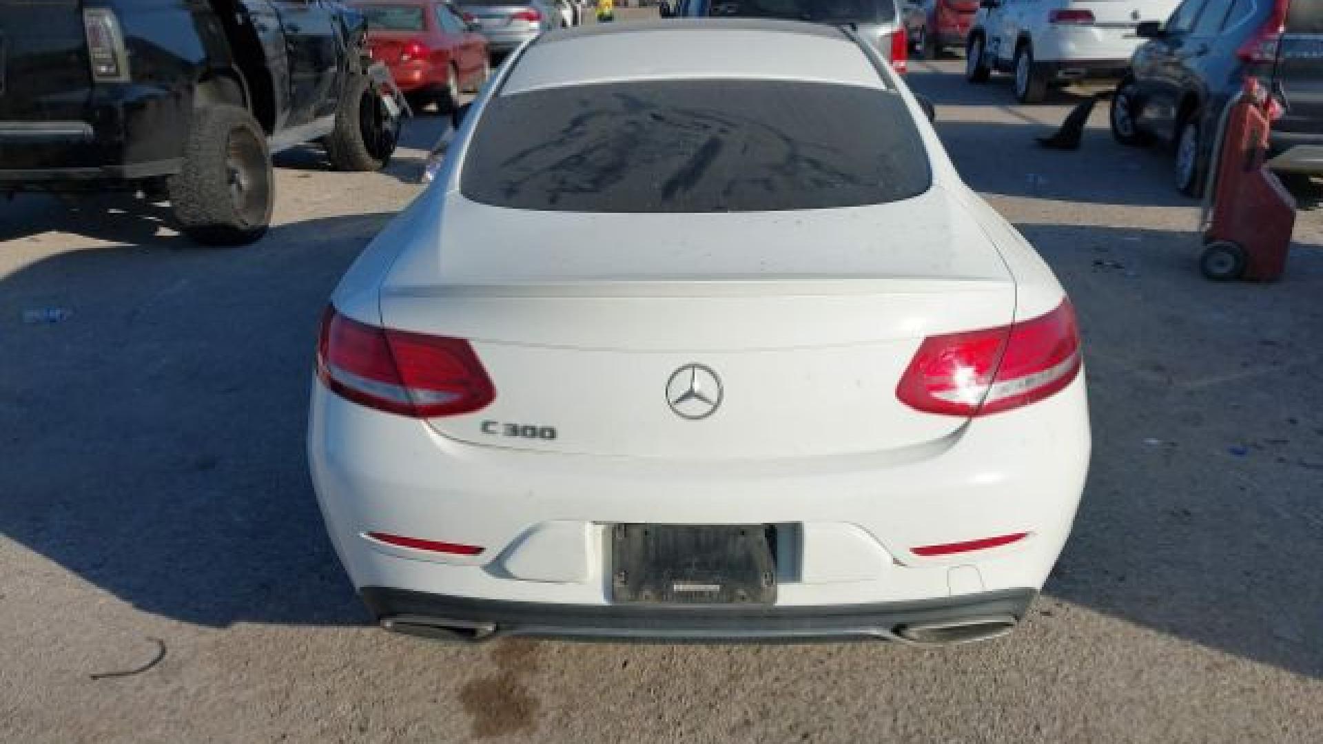 Mercedes - C300 - 2017 - White - 40655655