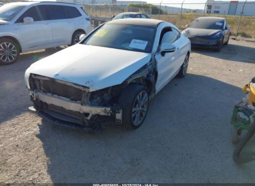 Mercedes - C300 - 2017 - White - 40655655