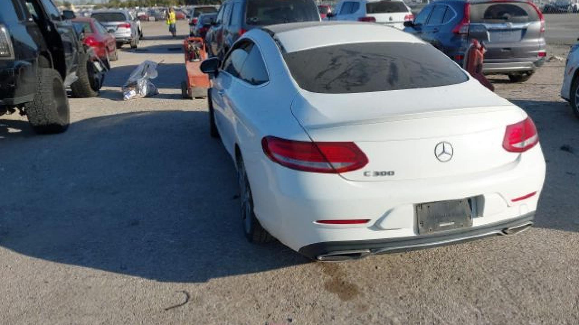 Mercedes - C300 - 2017 - White - 40655655