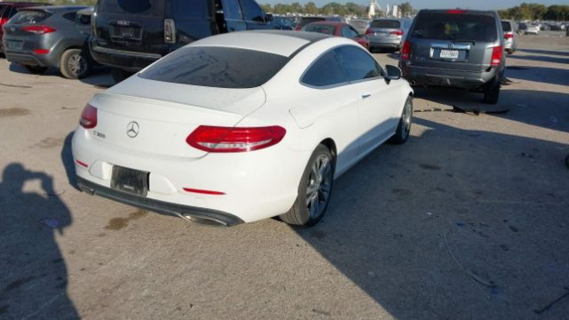 Mercedes - C300 - 2017 - White - 40655655