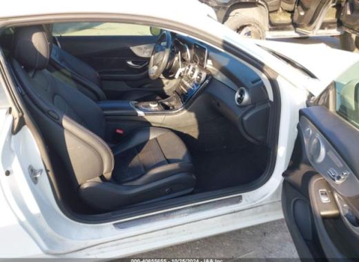 Mercedes - C300 - 2017 - White - 40655655