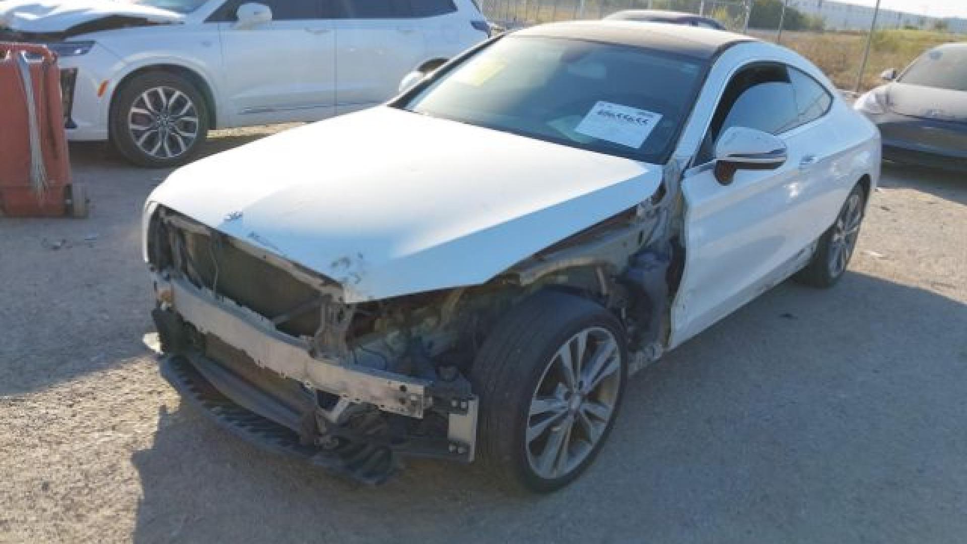 Mercedes - C300 - 2017 - White - 40655655