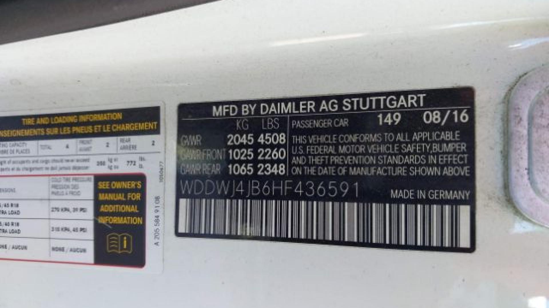 Mercedes - C300 - 2017 - White - 40655655