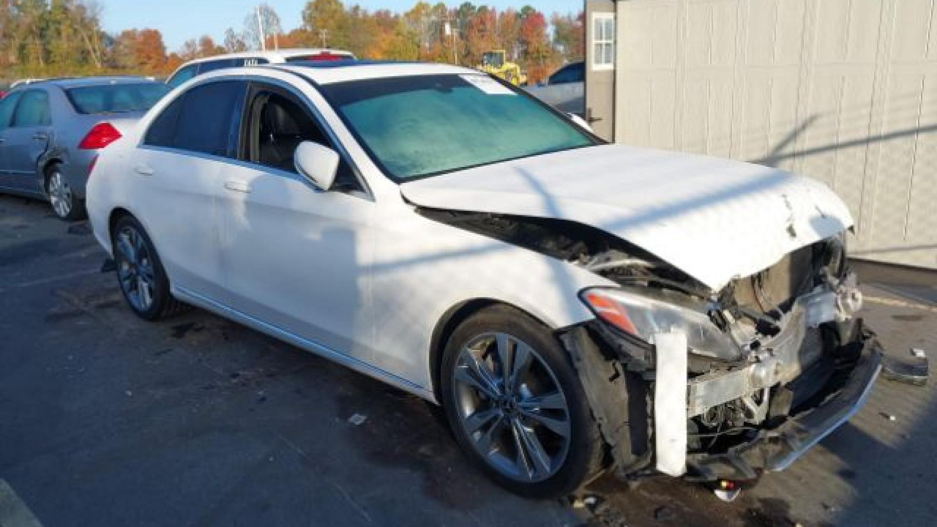 Mercedes - C300  - 2018 - White - 40746107
