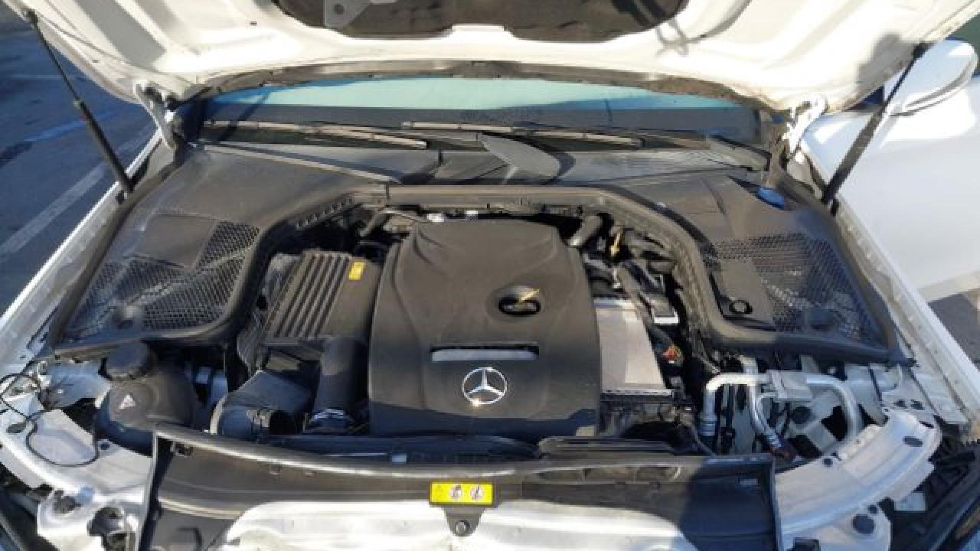 Mercedes - C300  - 2018 - White - 40746107