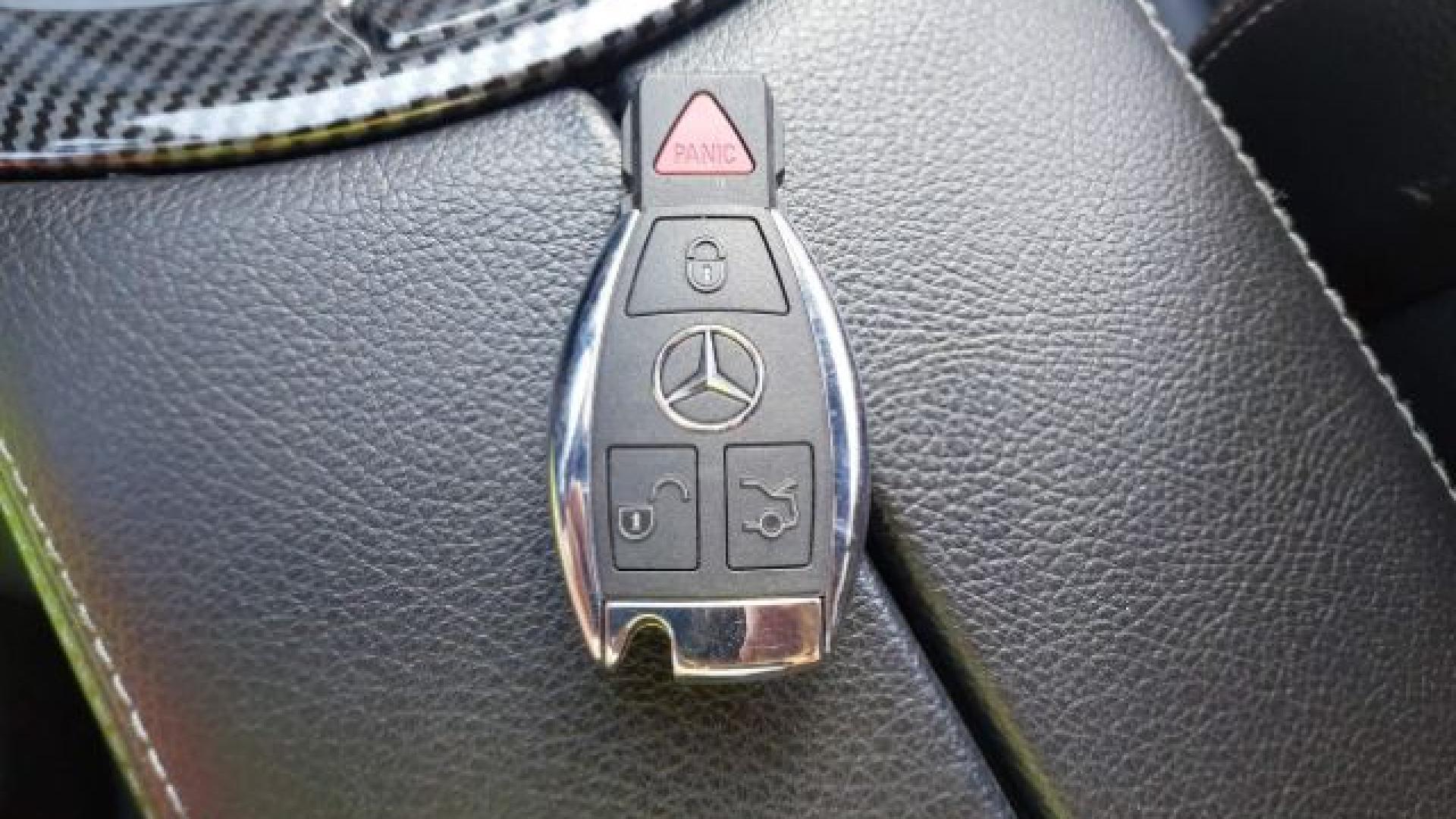 Mercedes - C300  - 2018 - White - 40746107