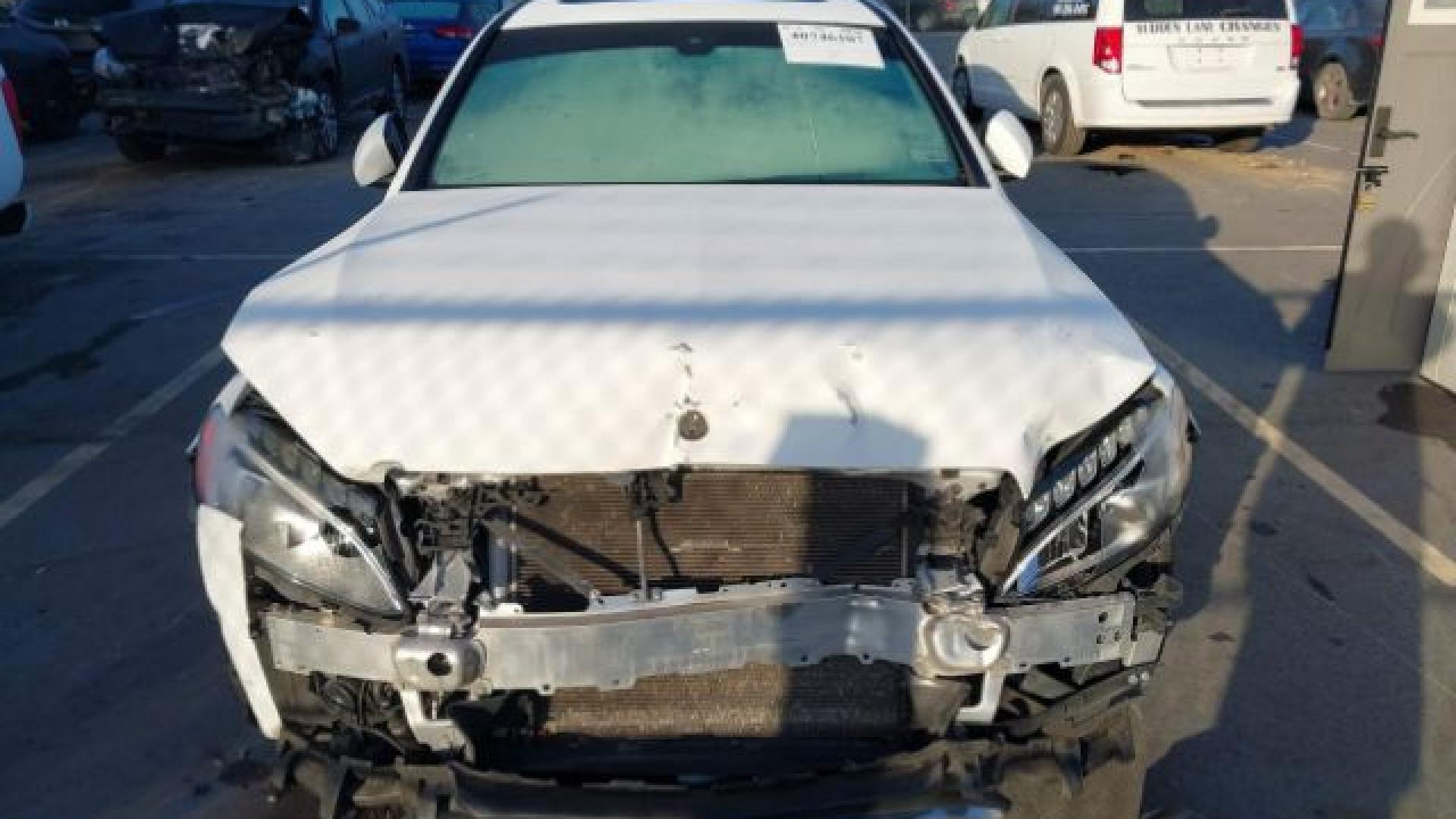 Mercedes - C300  - 2018 - White - 40746107