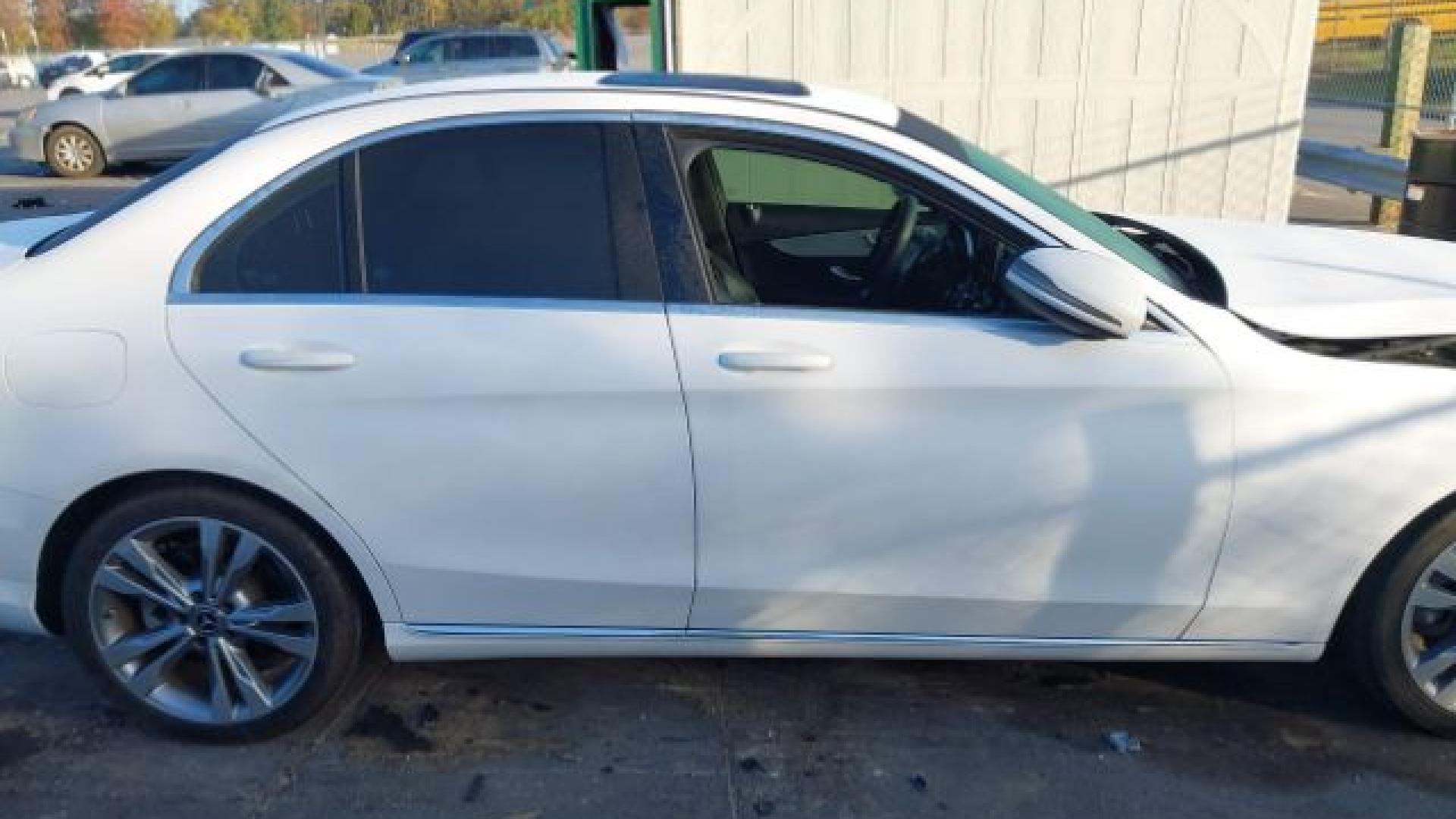 Mercedes - C300  - 2018 - White - 40746107