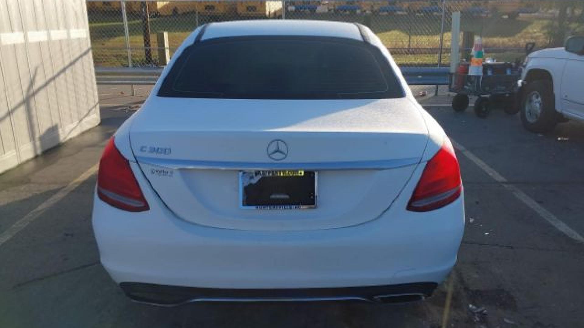 Mercedes - C300  - 2018 - White - 40746107