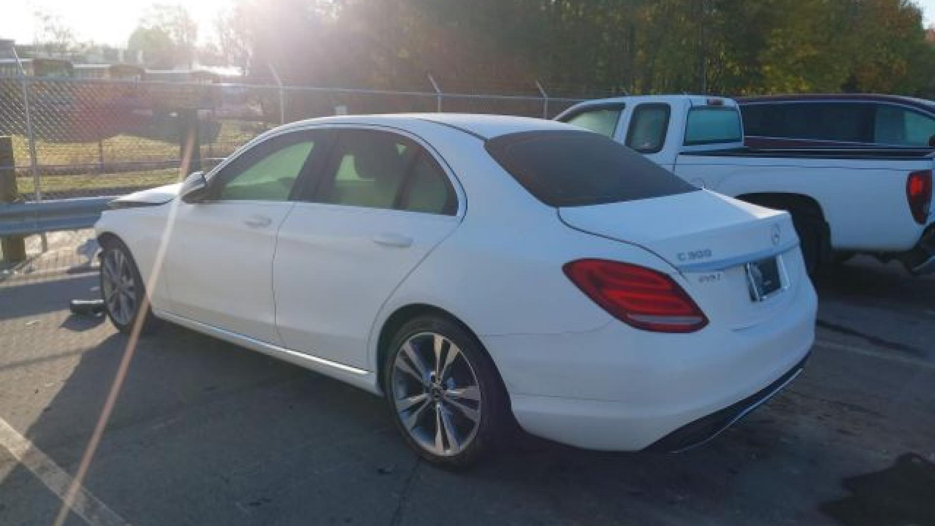 Mercedes - C300  - 2018 - White - 40746107