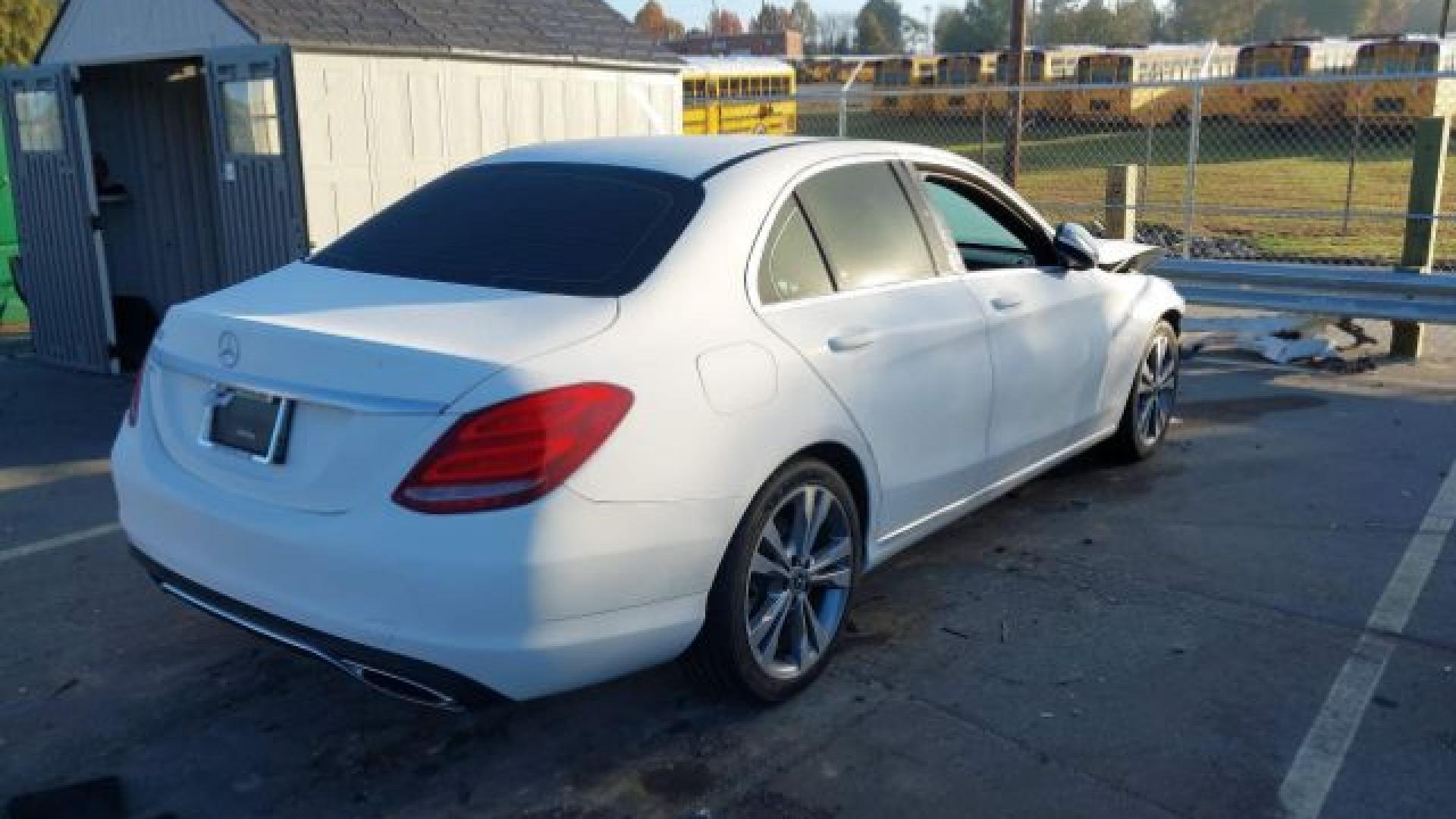 Mercedes - C300  - 2018 - White - 40746107
