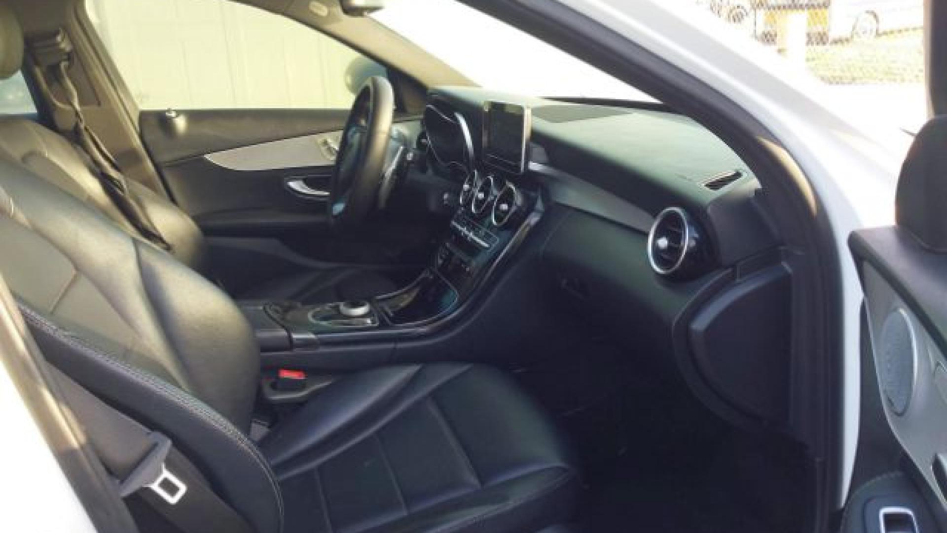 Mercedes - C300  - 2018 - White - 40746107