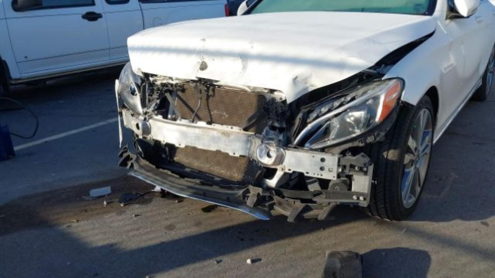 Mercedes - C300  - 2018 - White - 40746107