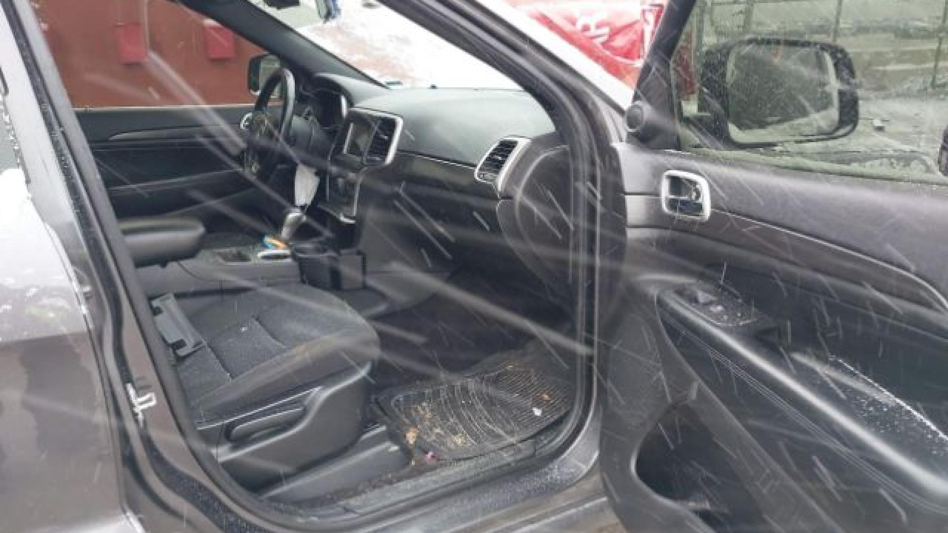 Jeep  - Grand Cherokee - 2018 - Grey - 40926257