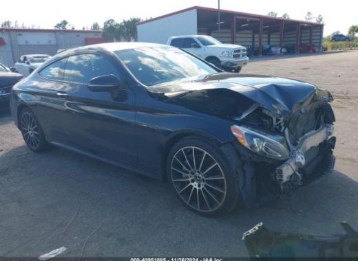 Mercedes - C300 - 2018 - Black - 40951885