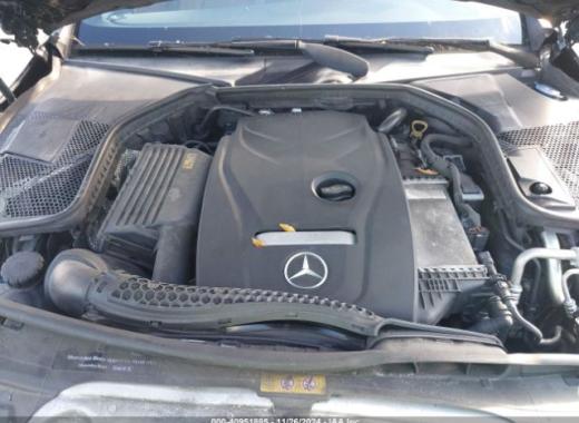 Mercedes - C300 - 2018 - Black - 40951885