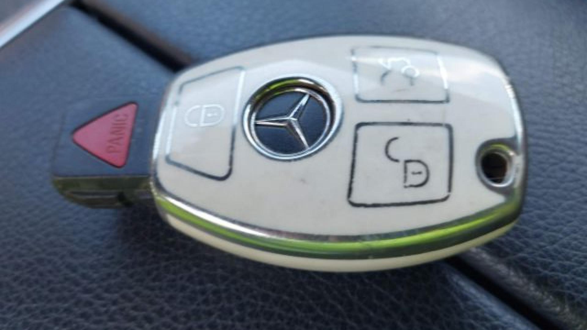 Mercedes - C300 - 2018 - Black - 40951885