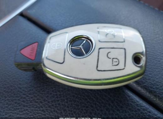 Mercedes - C300 - 2018 - Black - 40951885