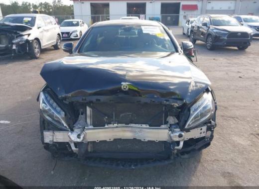 Mercedes - C300 - 2018 - Black - 40951885