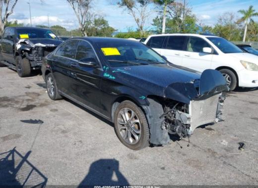 Mercedes - C300 - 2018 - Black - 40954637