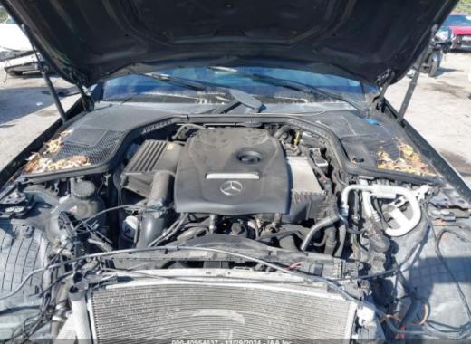 Mercedes - C300 - 2018 - Black - 40954637