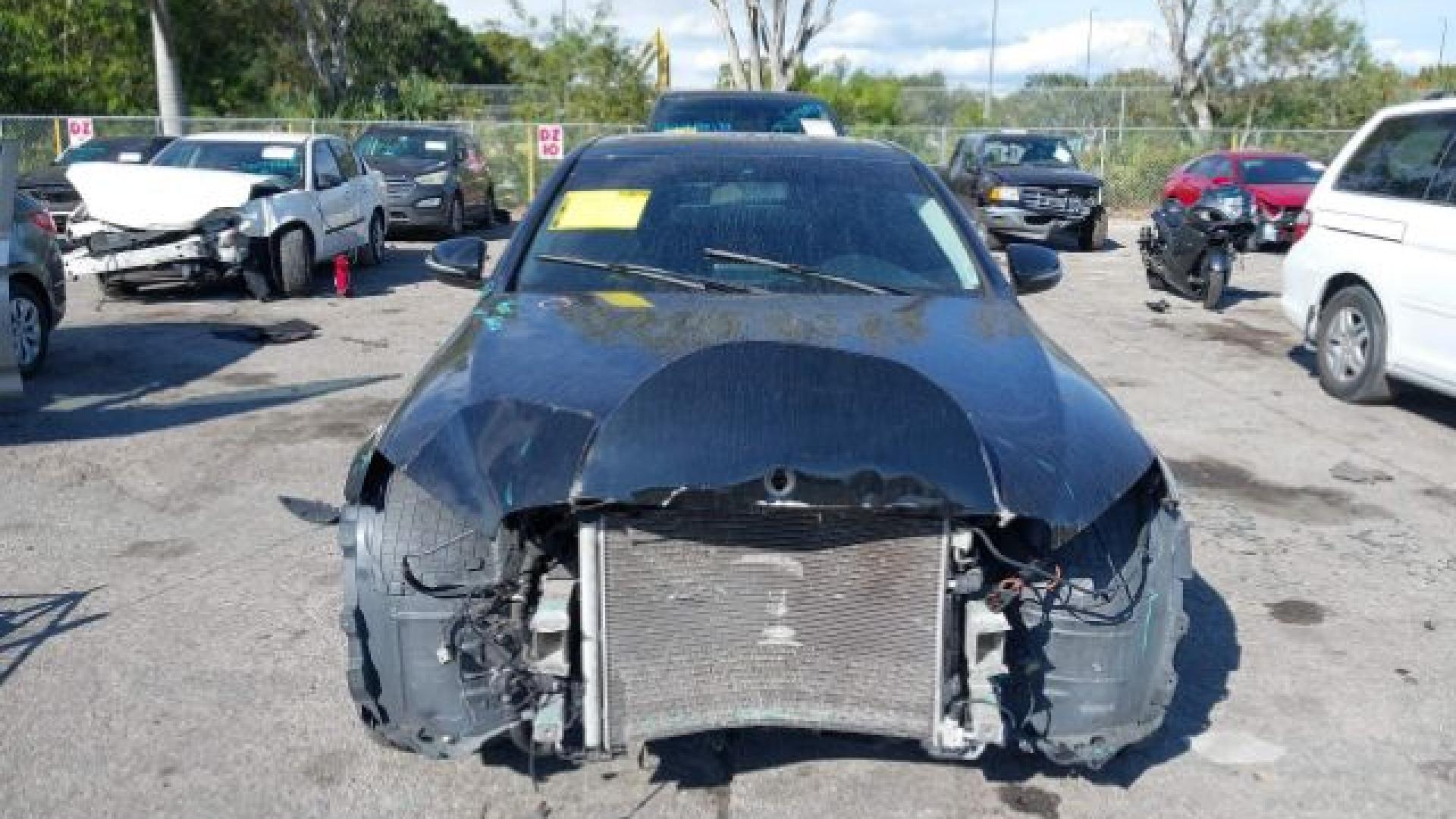 Mercedes - C300 - 2018 - Black - 40954637