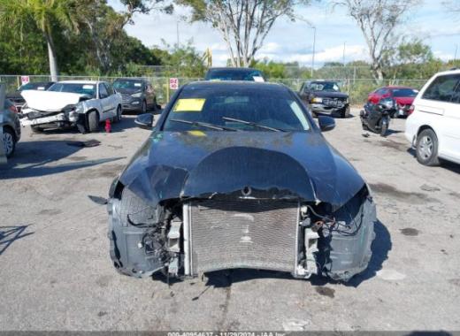 Mercedes - C300 - 2018 - Black - 40954637