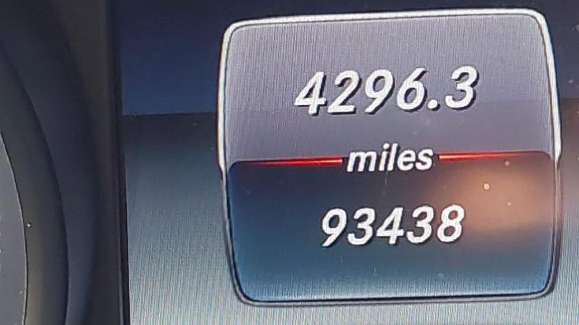 Mercedes - C300 - 2018 - Black - 40954637