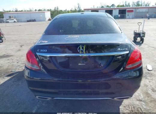 Mercedes - C300 - 2018 - Black - 40954637