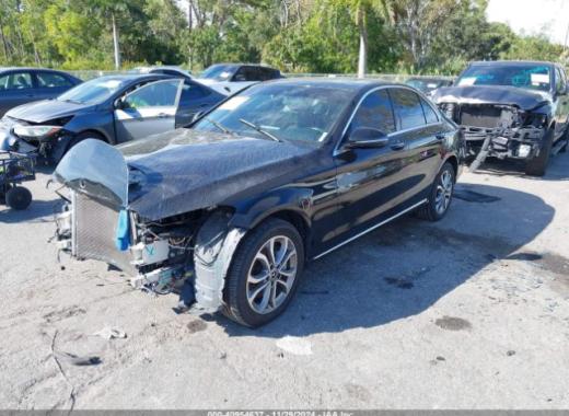Mercedes - C300 - 2018 - Black - 40954637
