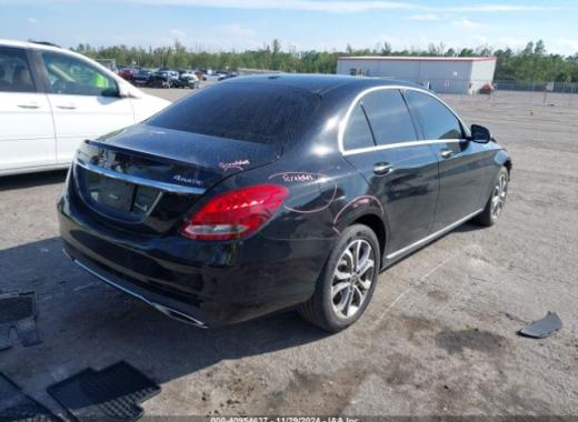 Mercedes - C300 - 2018 - Black - 40954637