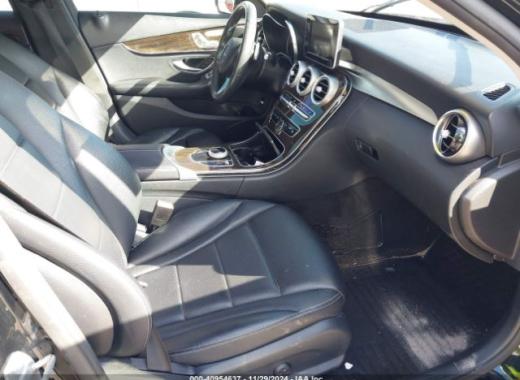 Mercedes - C300 - 2018 - Black - 40954637