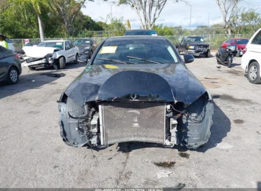 Mercedes - C300 - 2018 - Black - 40954637