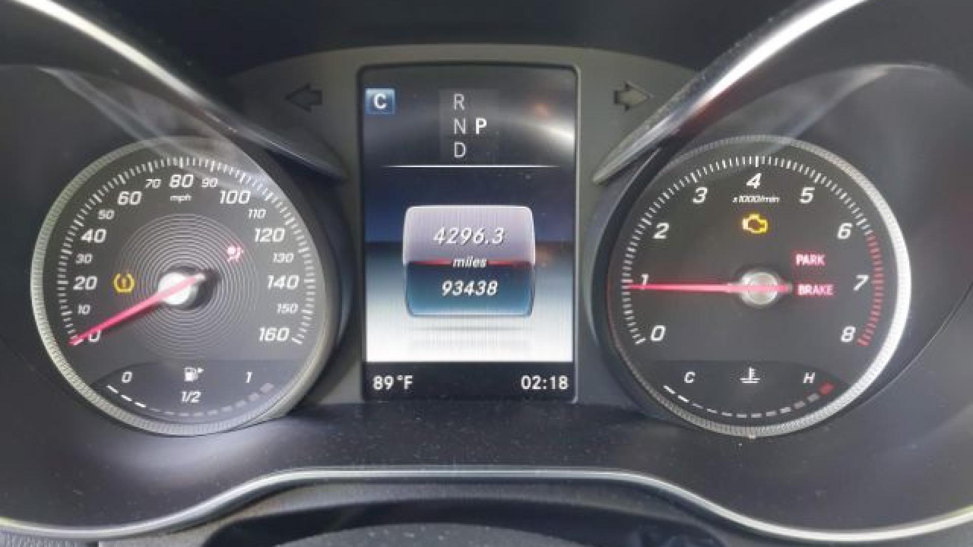 Mercedes - C300 - 2018 - Black - 40954637