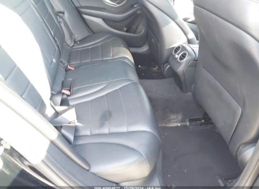 Mercedes - C300 - 2018 - Black - 40954637