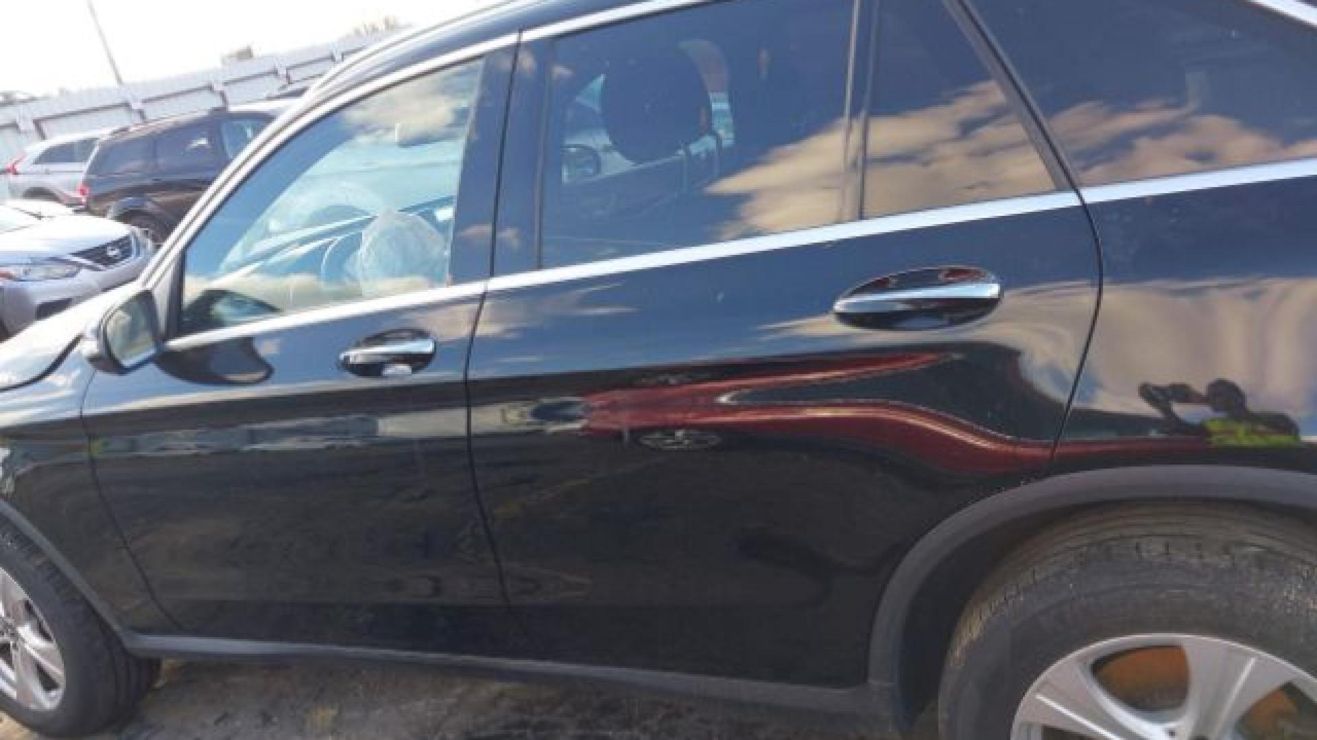 Mercedes-Glc-2017-Black-40959113